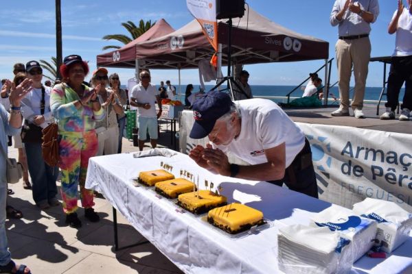 Bolo, centenas de visitantes e ve&iacute;culos n&atilde;o faltaram no 12&ordm; anivers&aacute;rio do Encontro