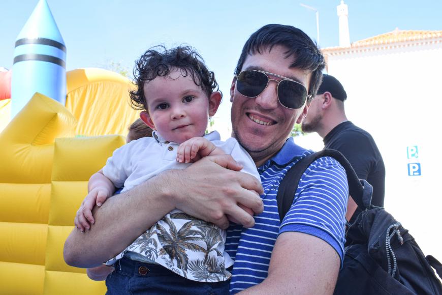 Dia da Crian&ccedil;a foi celebrado com insufl&aacute;veis, anima&ccedil;&atilde;o e sorrisos